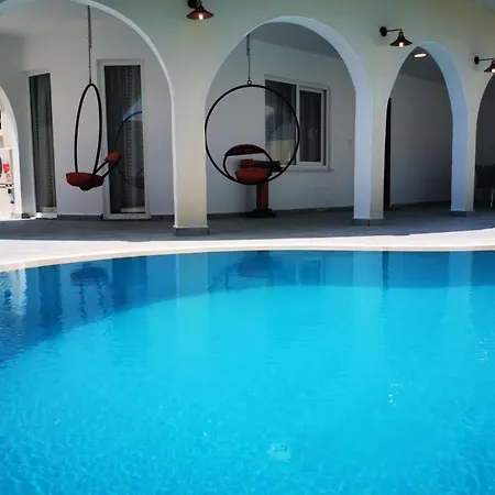 Astonis فندق 4*